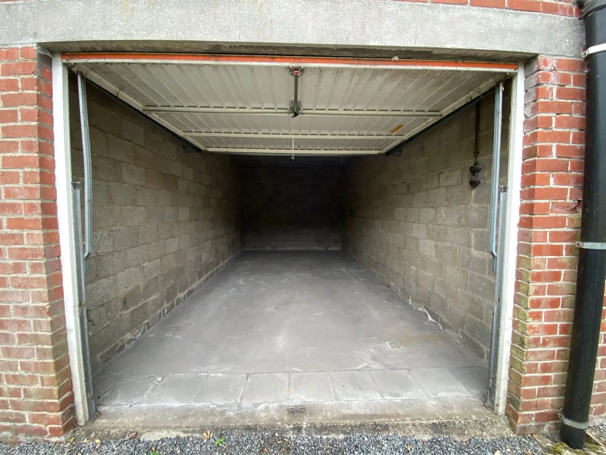 Ruim en volledig gerenoveerd appartement met groen uitzicht en garage foto 21