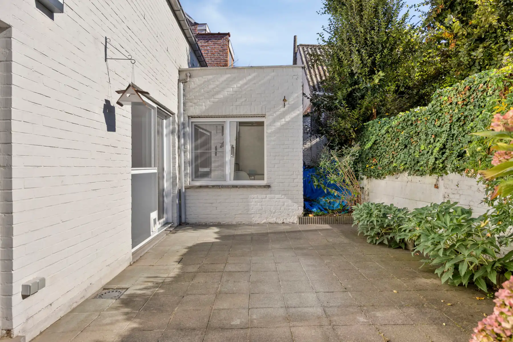 Ruime gerenoveerde centrumwoning met garage foto 12