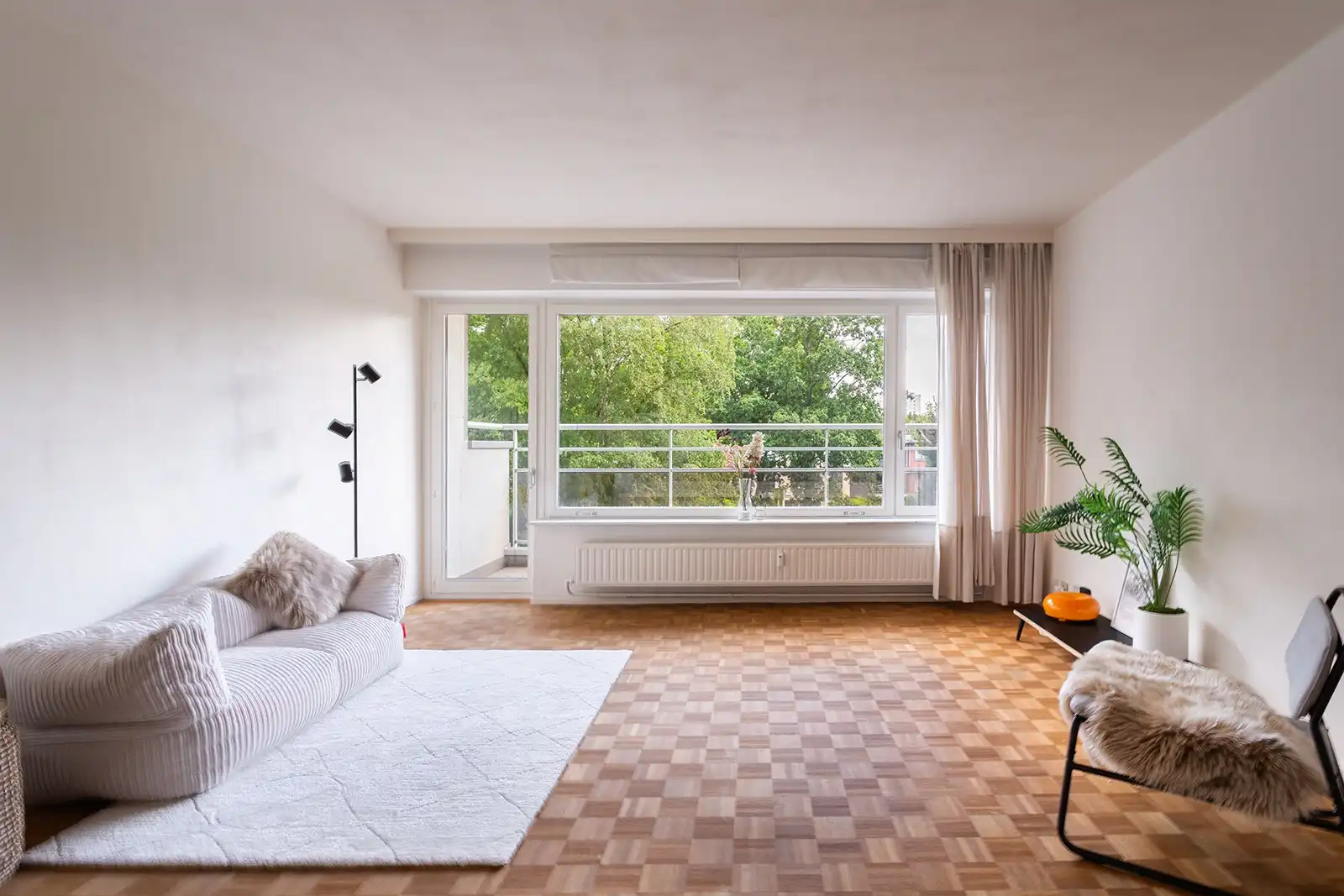 Ruim appartement met 4 slaapkamers, 2 badkamers en terras foto 3