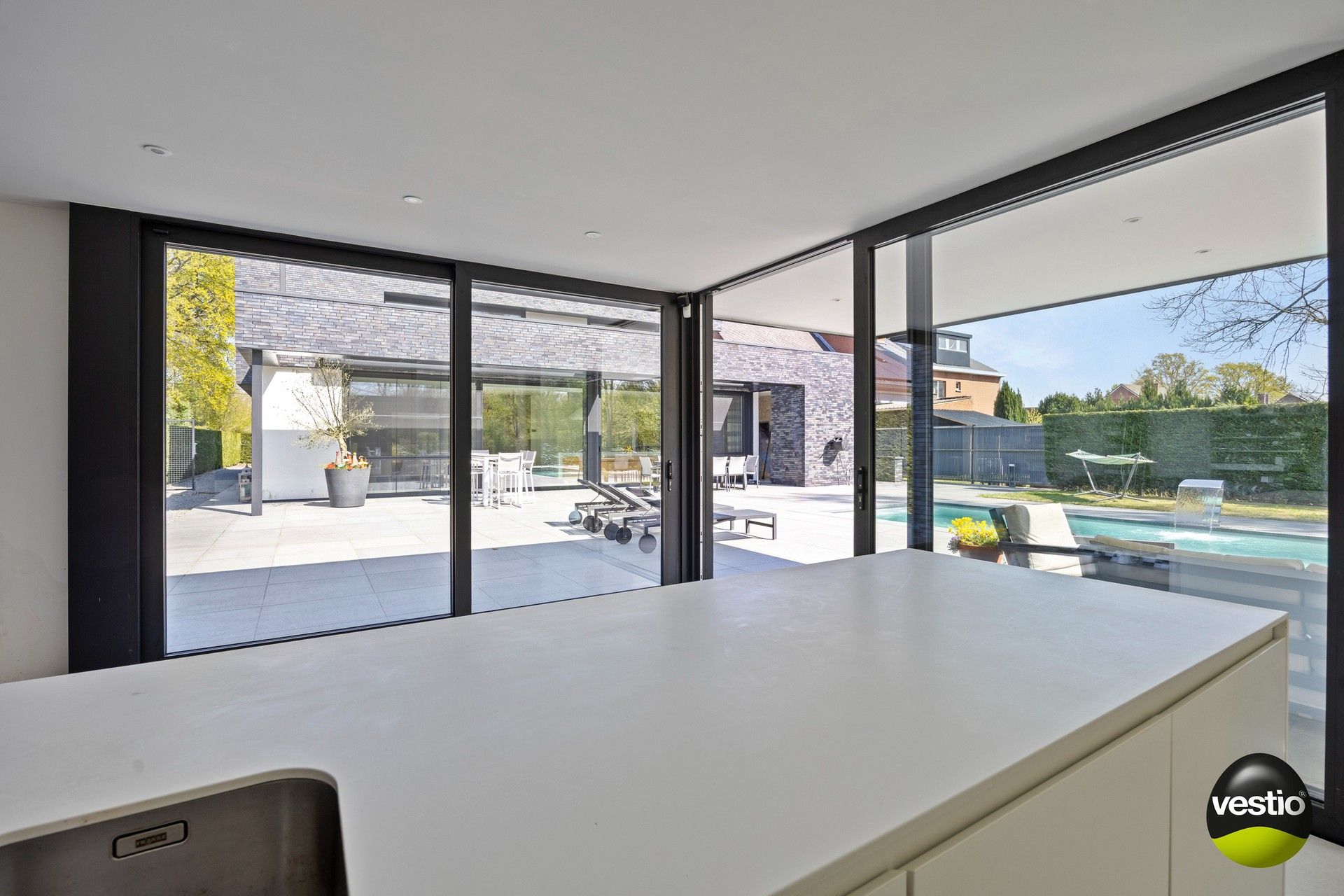 EXCLUSIEVE VILLA MET 3 SLAAPKAMERS, 2 BADKAMERS, BUREEL EN ZWEMBAD TE KOOP IN HASSELT foto 36