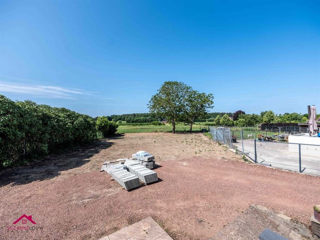 Vrijstaande, op te frissen woning foto 6