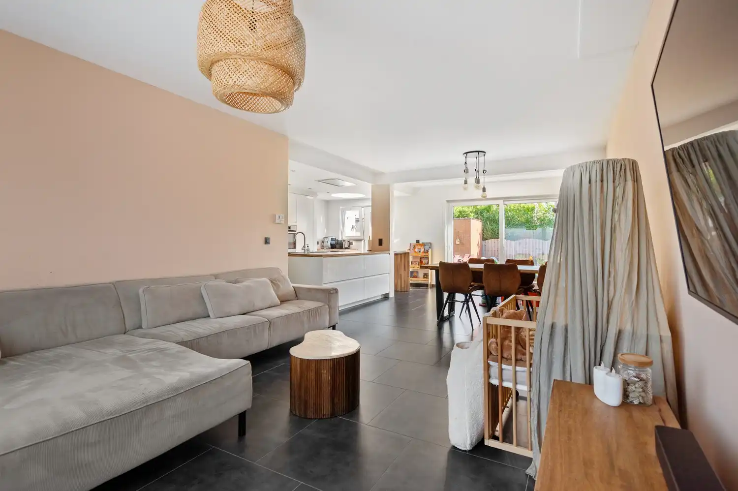 Ruime, halfopen woning met 3 slpks, tuin en garage in Lier! foto 3