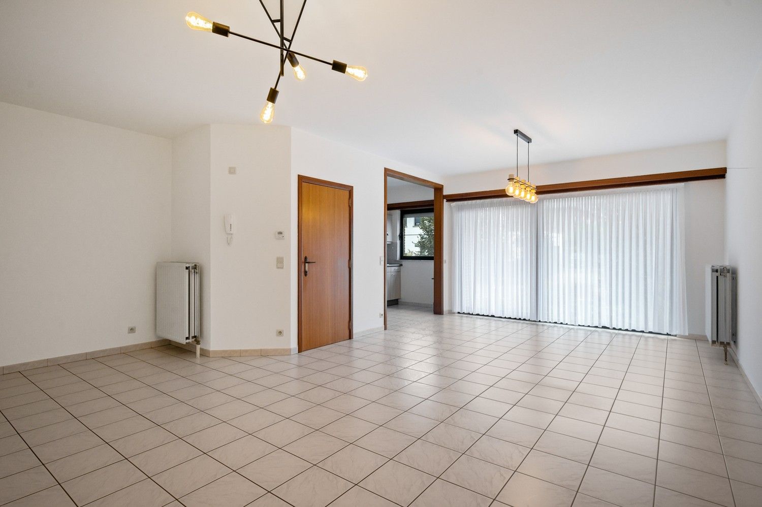 Ruim gelijkvloers appartement met tuin op toplocatie nabij centrum Vremde. foto 4