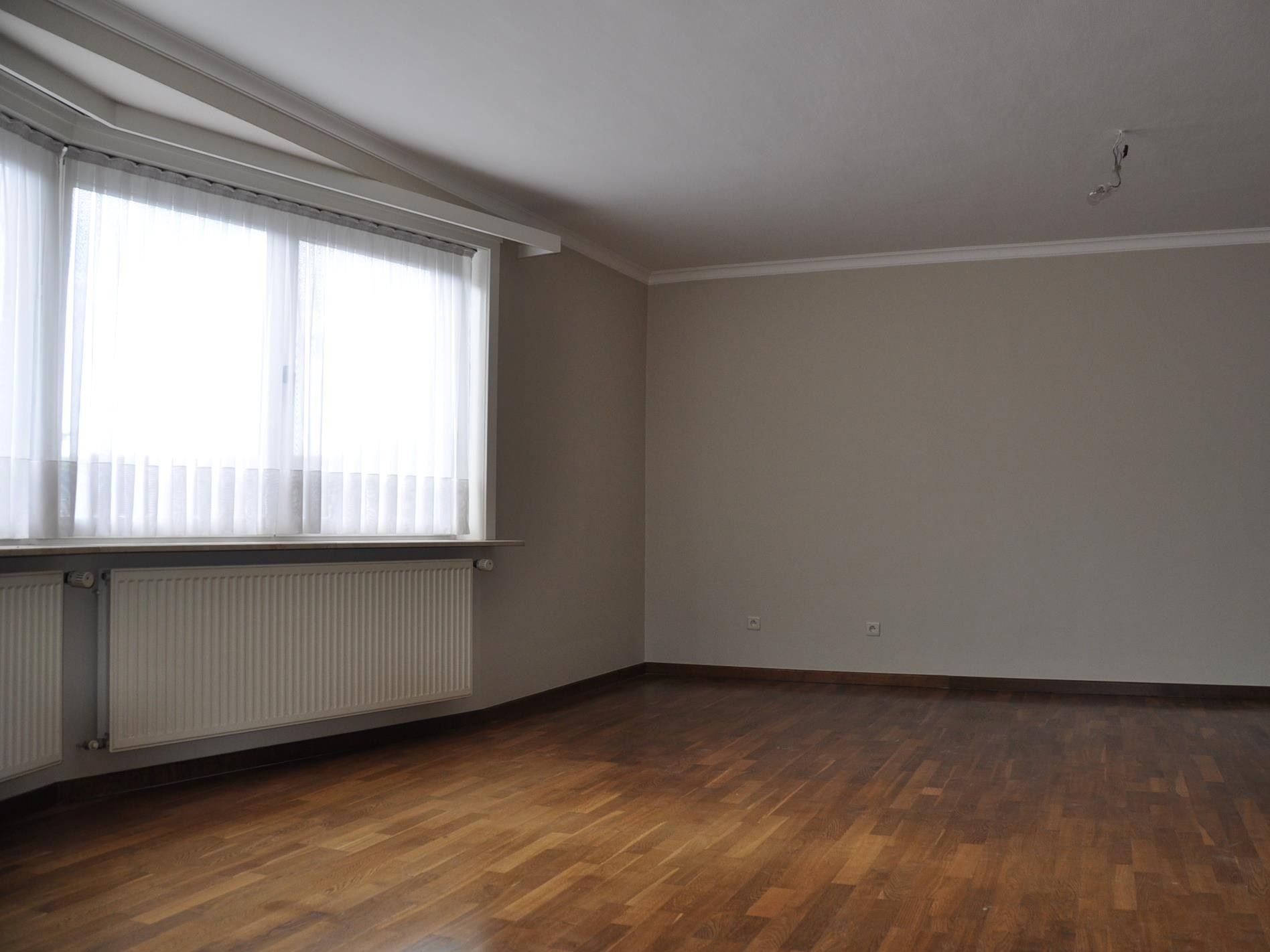 Ruim en verzorgd appartement met 2 slaapkamers in residentiële buurt - garagebox mogelijk. foto 5