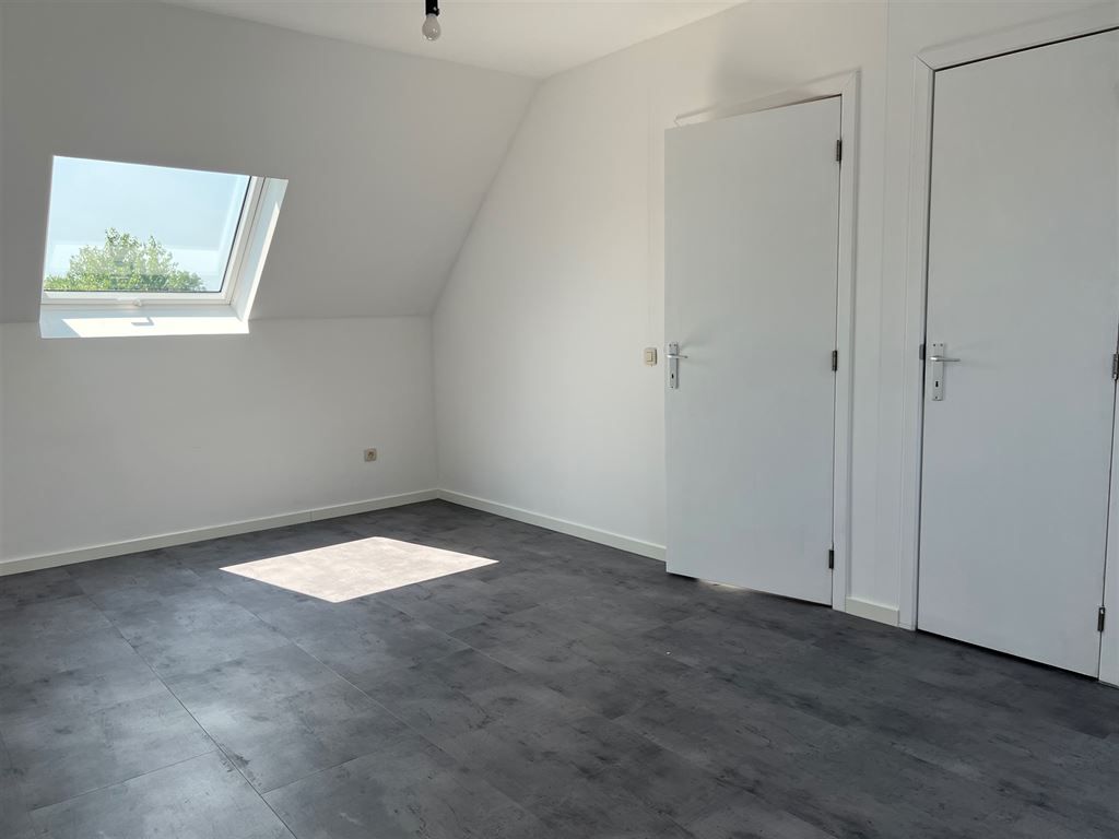 Instapklare woning in hedendaagse stijl in het centrum van Neeroeteren foto 26