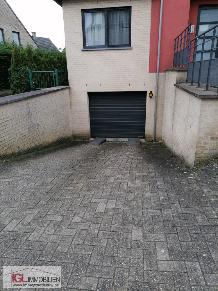 Staanplaats in recent gebouw van 2009 TE HUUR! foto 3