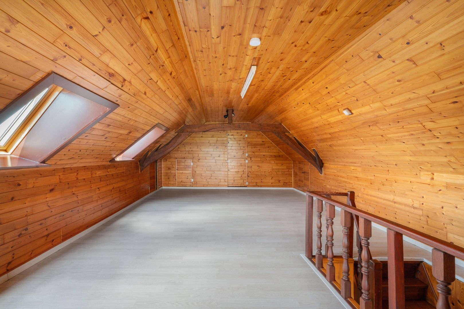 Halfopen woning met tuin en garage op landelijke toplocatie nabij alle invalswegen foto 19