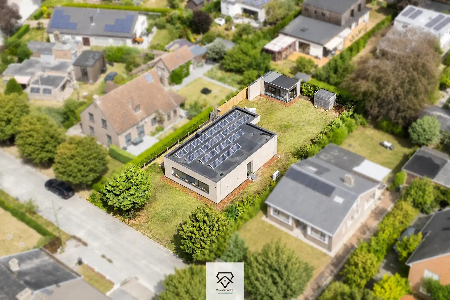 Moderne bungalow met EPC A en ruime kelder in Mariakerke foto 2