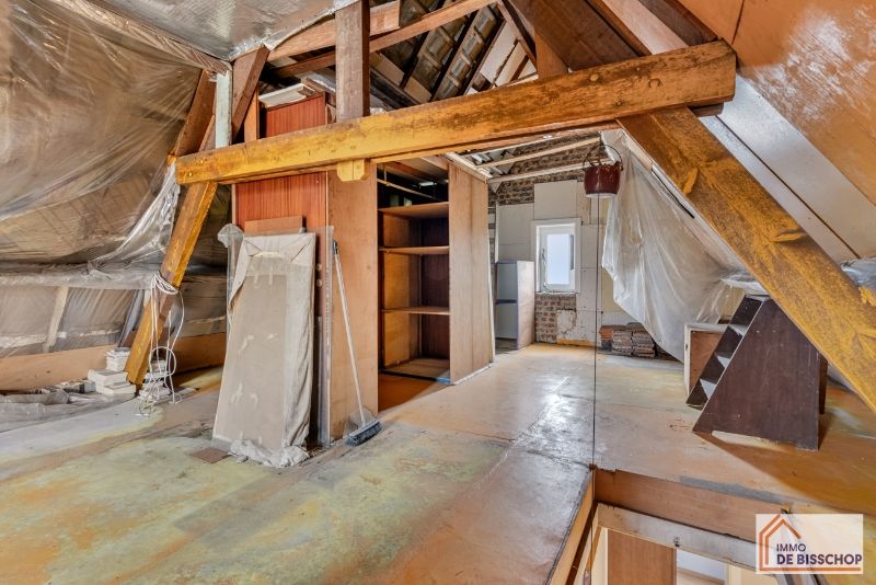 Te renoveren woning met 4 slaapkamers, zongerichte tuin en garage foto 15