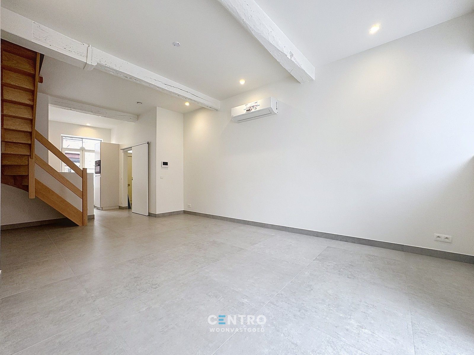 Volledig gerenoveerde KARAKTERWONING met 3 slaapkamers en zonnige stadstuin in hartje Brugge foto 4