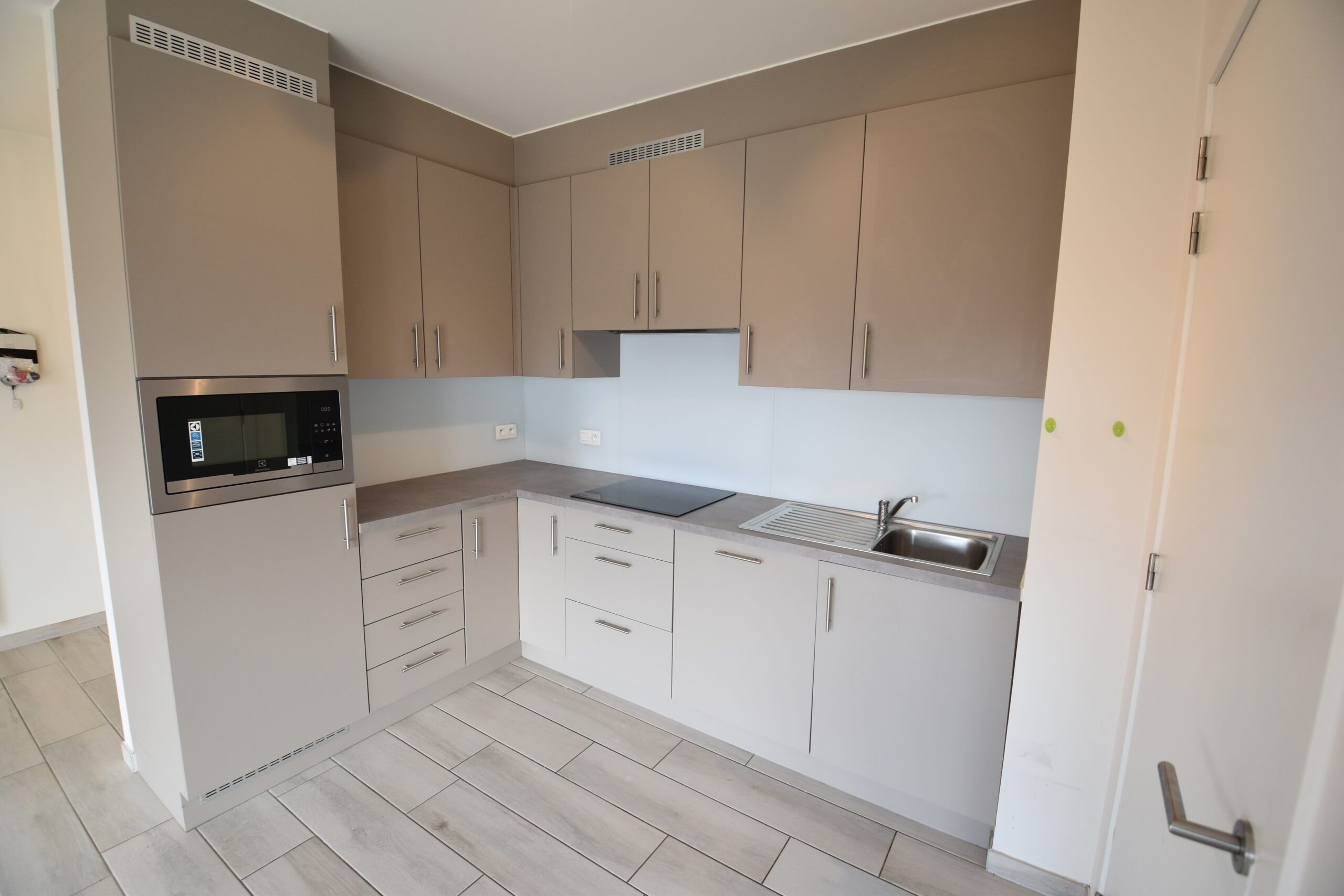 Assistentiewoning met 1 slaapkamer, berging en autostaanplaats in Sint-Niklaas foto 4