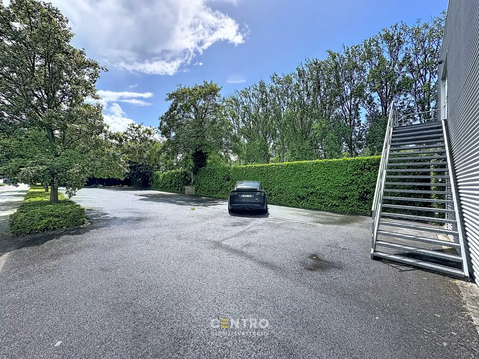 Instapklare KANTOORRUIMTE op gelijkvloers (248m²) langs een drukke invalsweg van Brugge! Ruime parkeergelegenheid langs de openbare weg alsook op het terrein (9-tal). foto 15