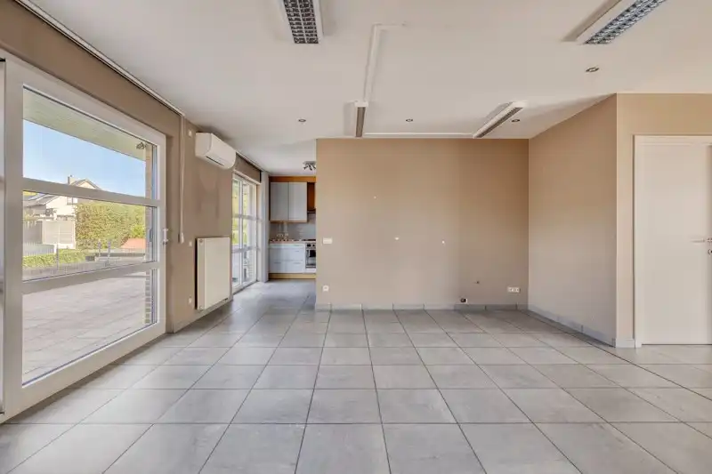 Polyvalente kantoorruimte met 3 slaapkamer appartement TE KOOP in Tielt! foto 24