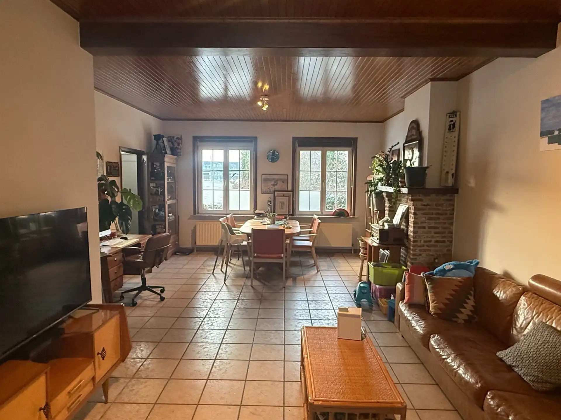 Ruime woning met prachtige tuin foto 5