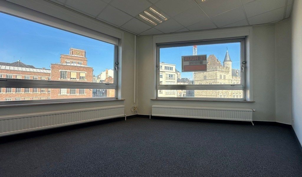 Lichtrijk kantoor te huur in hartje Gent foto 6