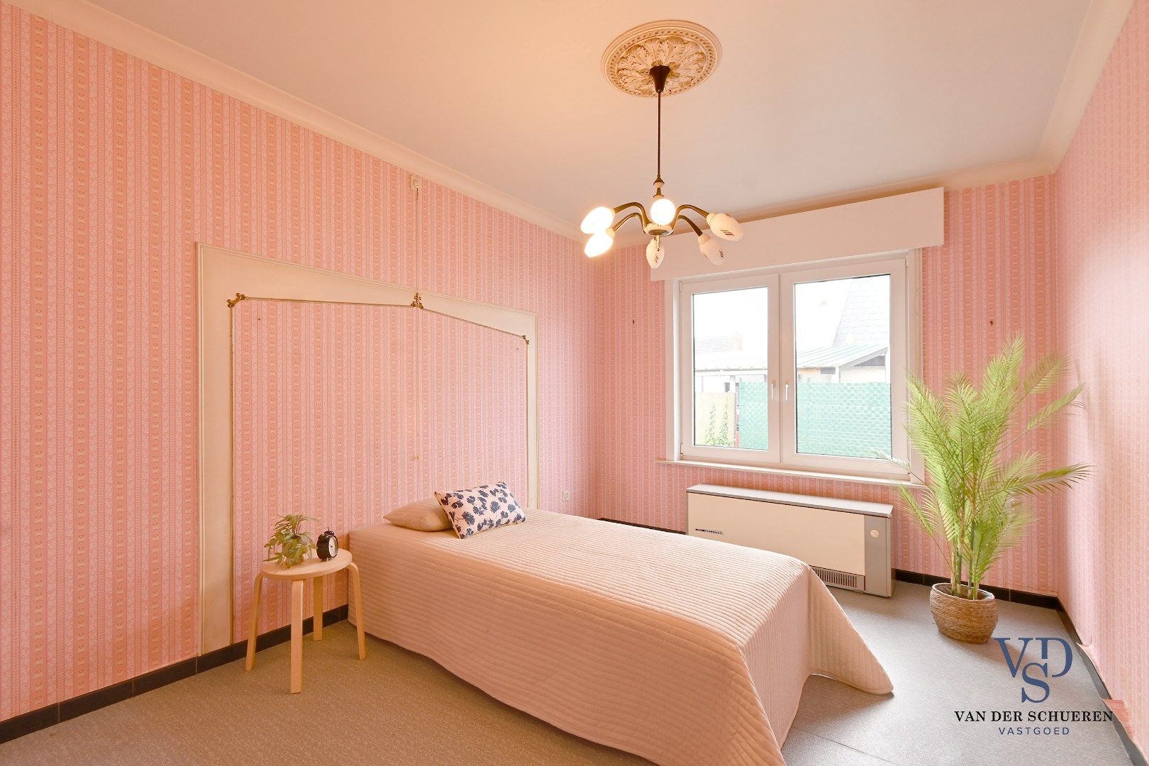 Bungalowwoning met afzonderlijke loods foto 17