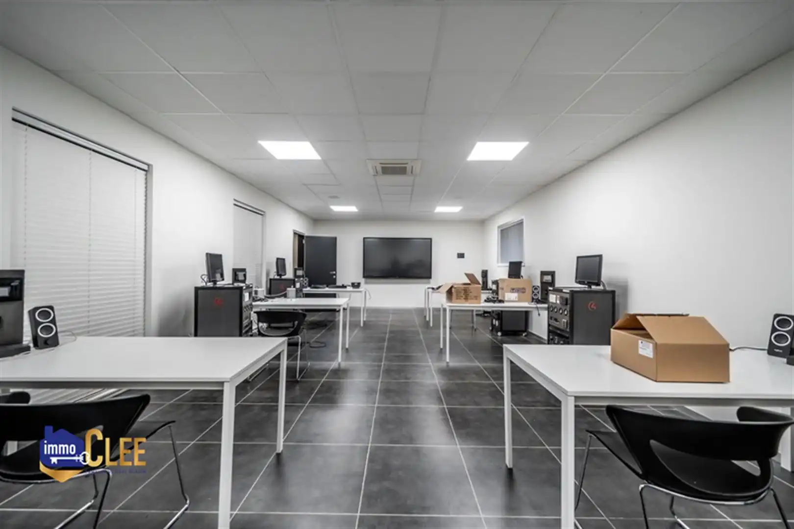 Uniek combinatiepand met conciergewoning en bedrijfshal in KMO-zone Sint-Truiden foto 21