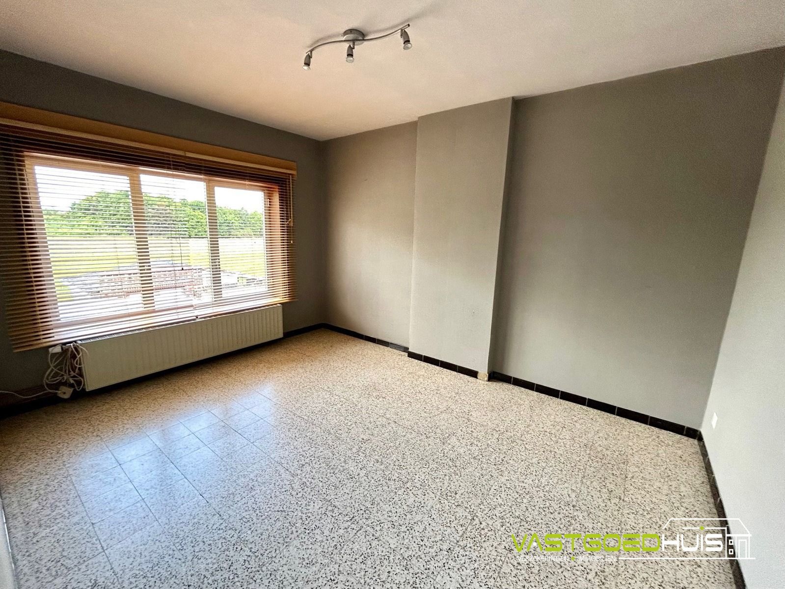 Karaktervolle, te renoveren 3-gevelwoning met tuin foto 18