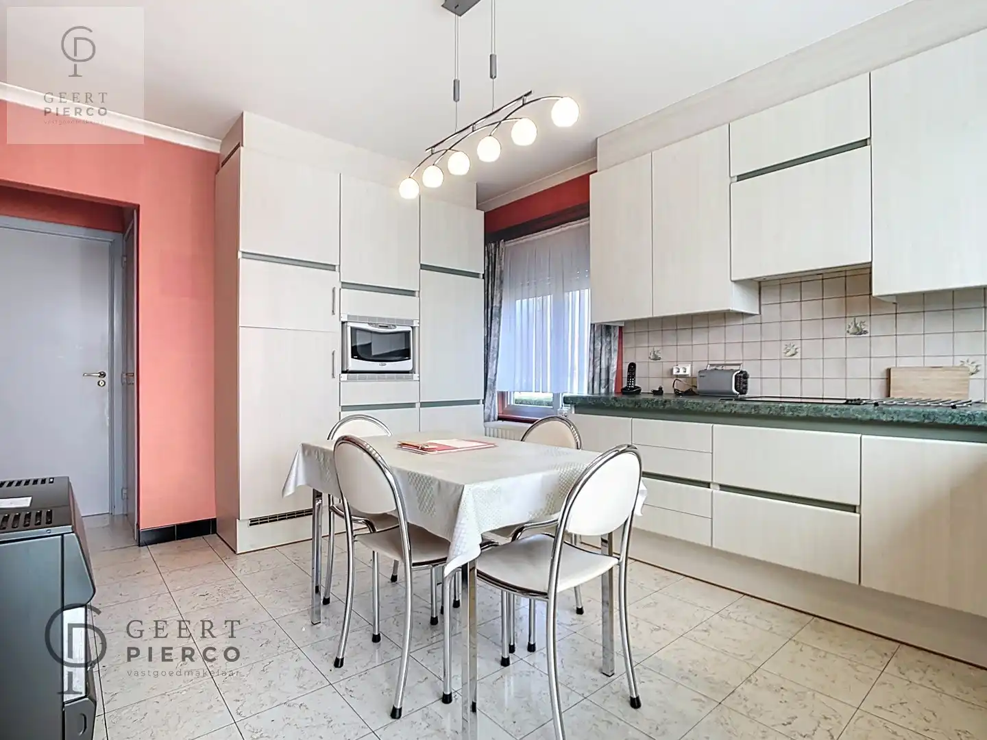 Leuke halfopen woonst op een topligging in Landen foto 10