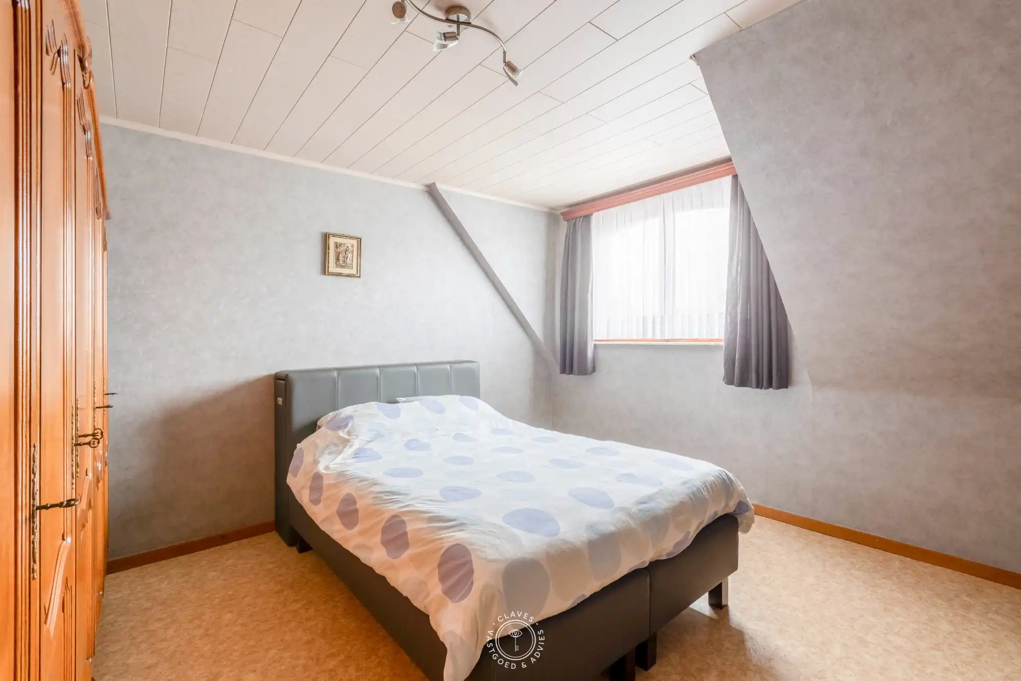 Charmante en ruime woning met 4 slaapkamers en 3 garages foto 19