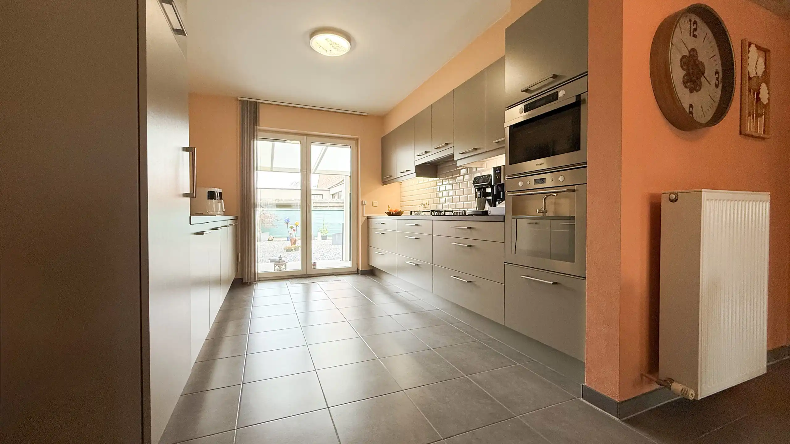 Ruim gelijkvloers appartement met tuin en parking foto 10