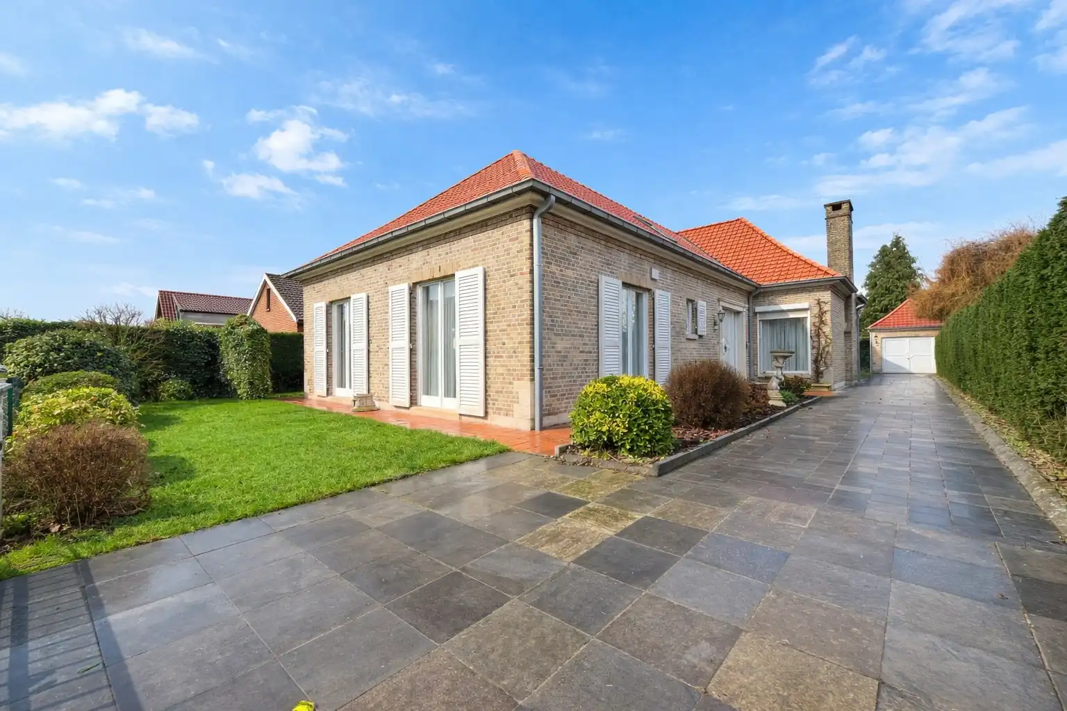 Vrijstaande woning met grote tuin in Assebroek foto {{pictureIndex}}