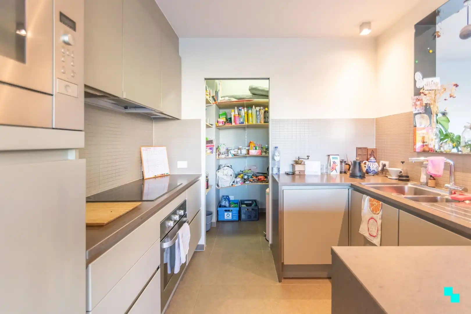 Lichtrijk twee slaapkamerappartement met tuin te Gent foto 5