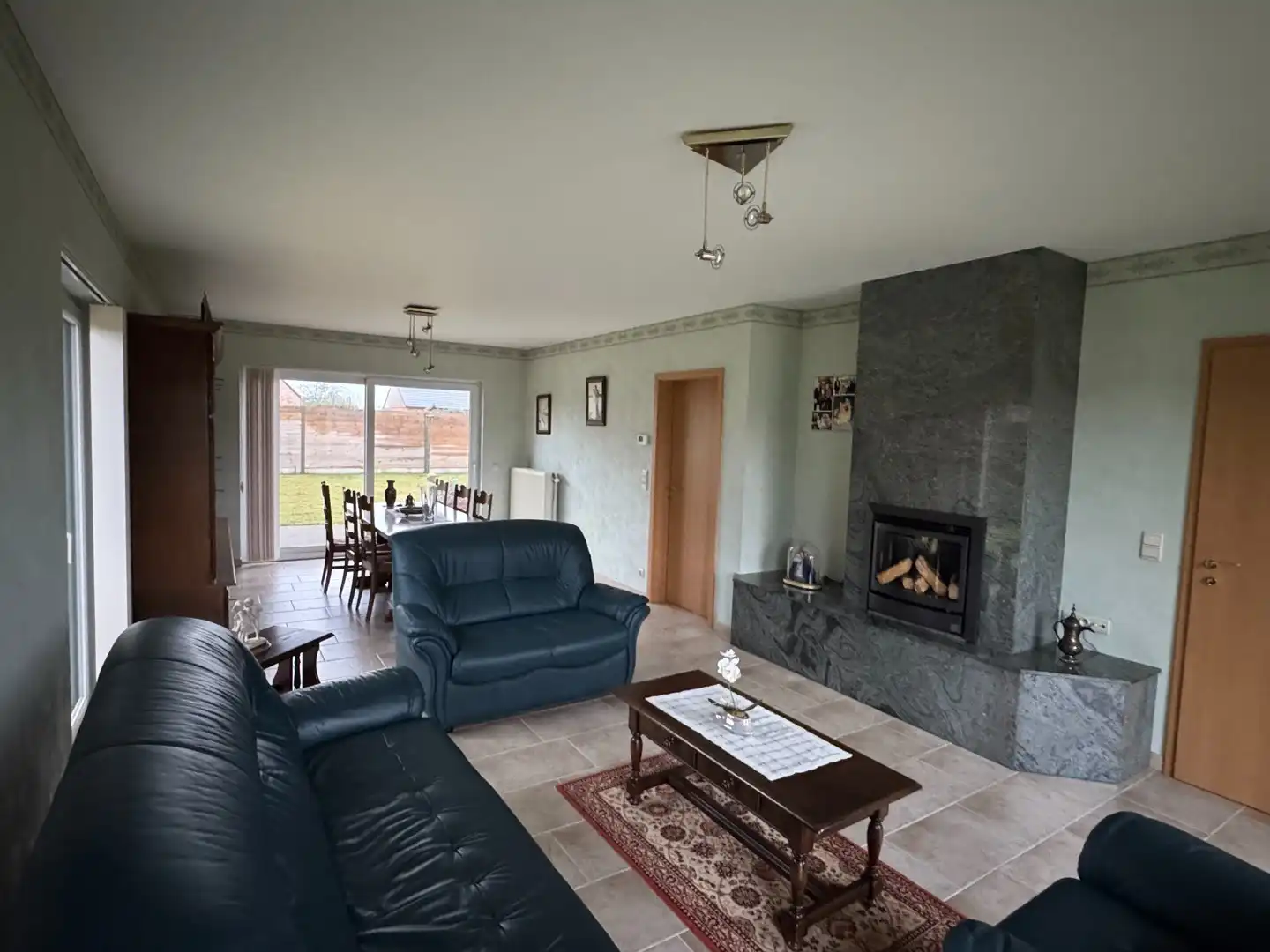 Charmante bungalow met grote tuin foto 2