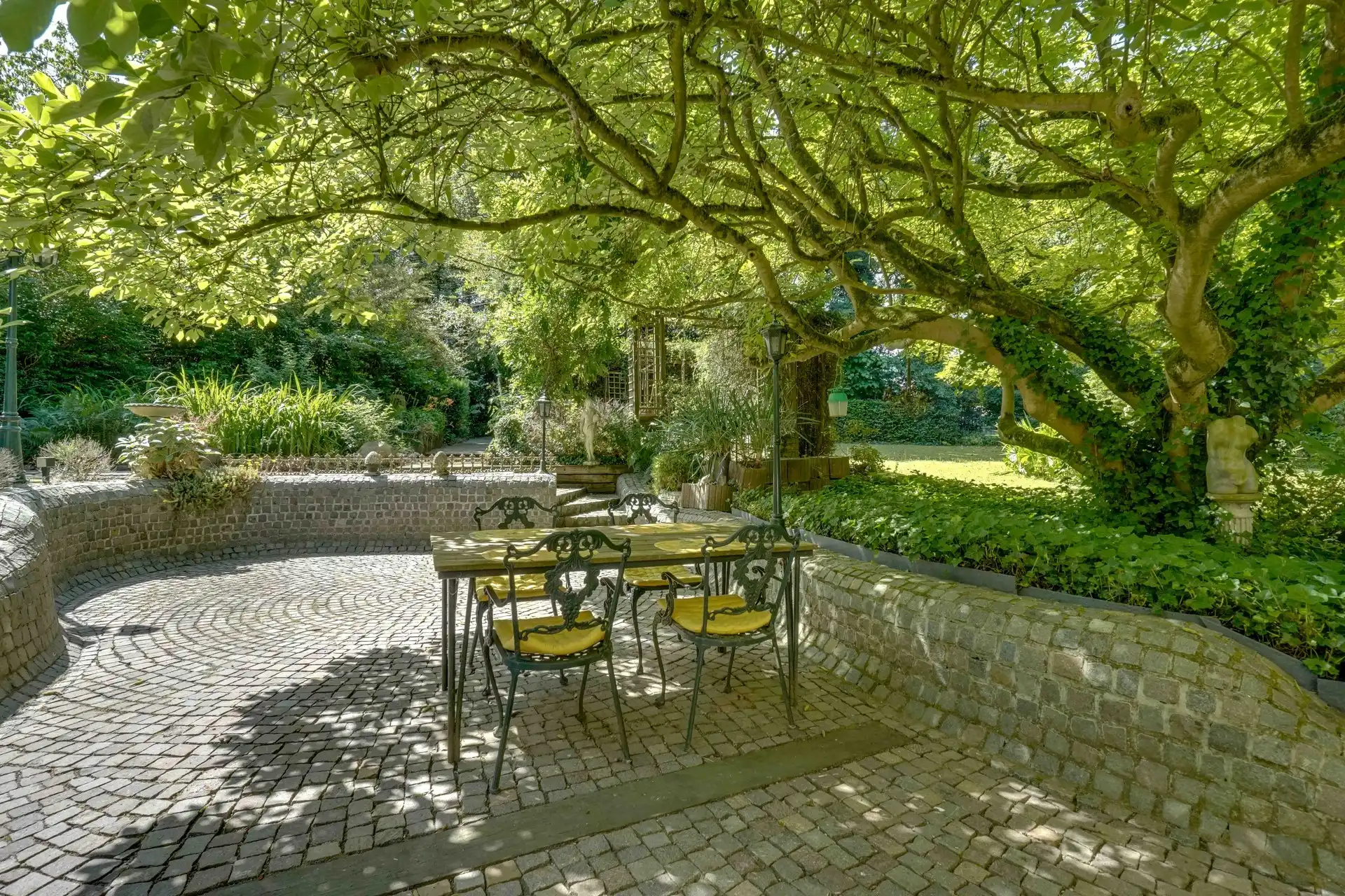 EXCLUSIEVE VILLA IN DOODLOPENDE STRAAT foto 46