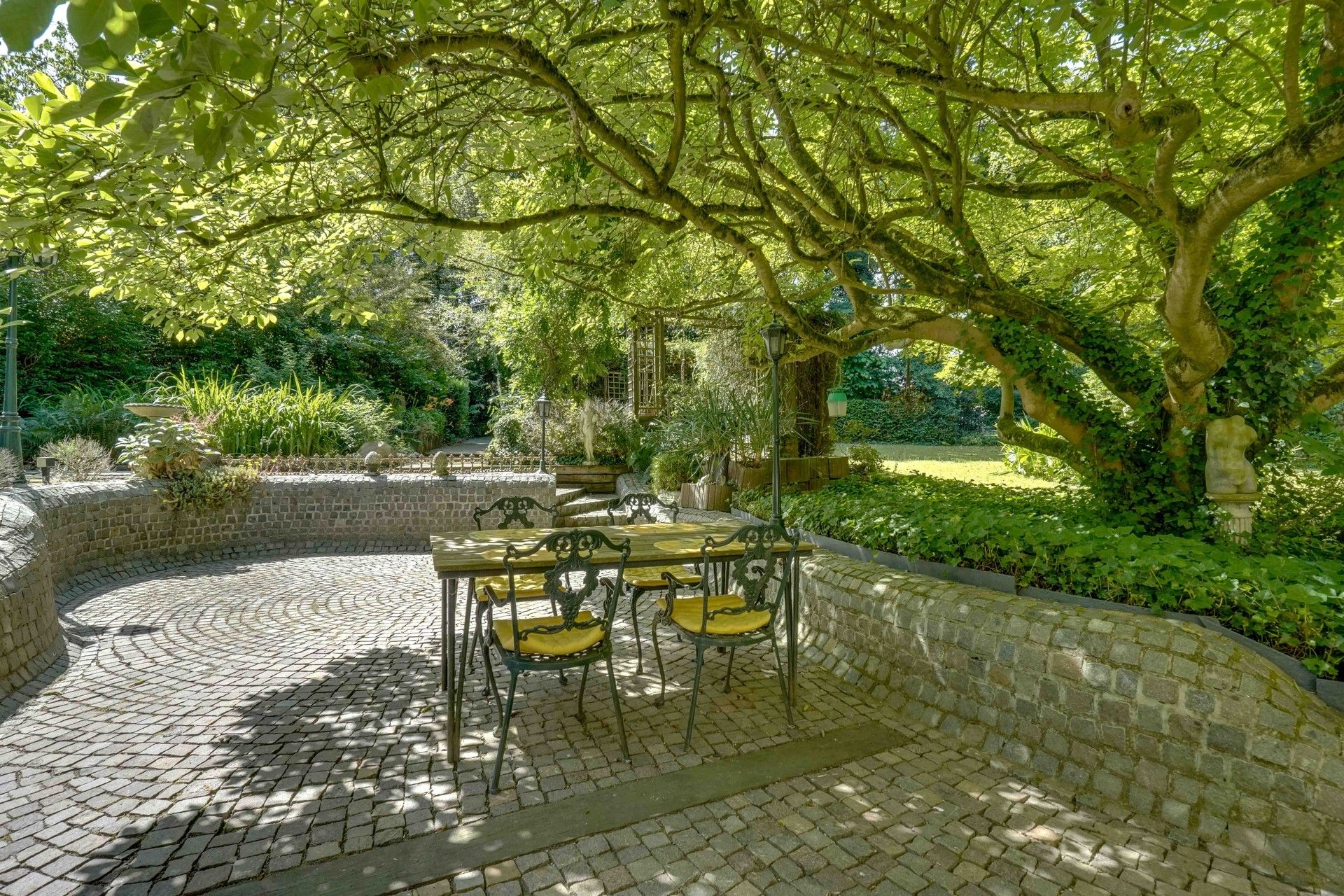 EXCLUSIEVE VILLA IN DOODLOPENDE STRAAT foto 46