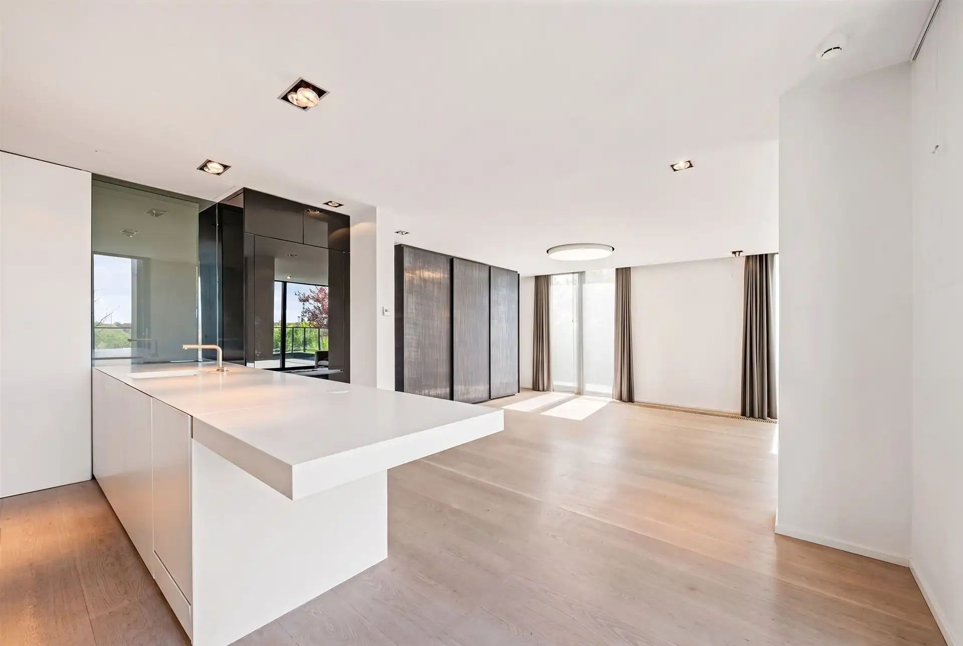 Topgelegen lichtrijke penthouse met prachtig terras foto 10