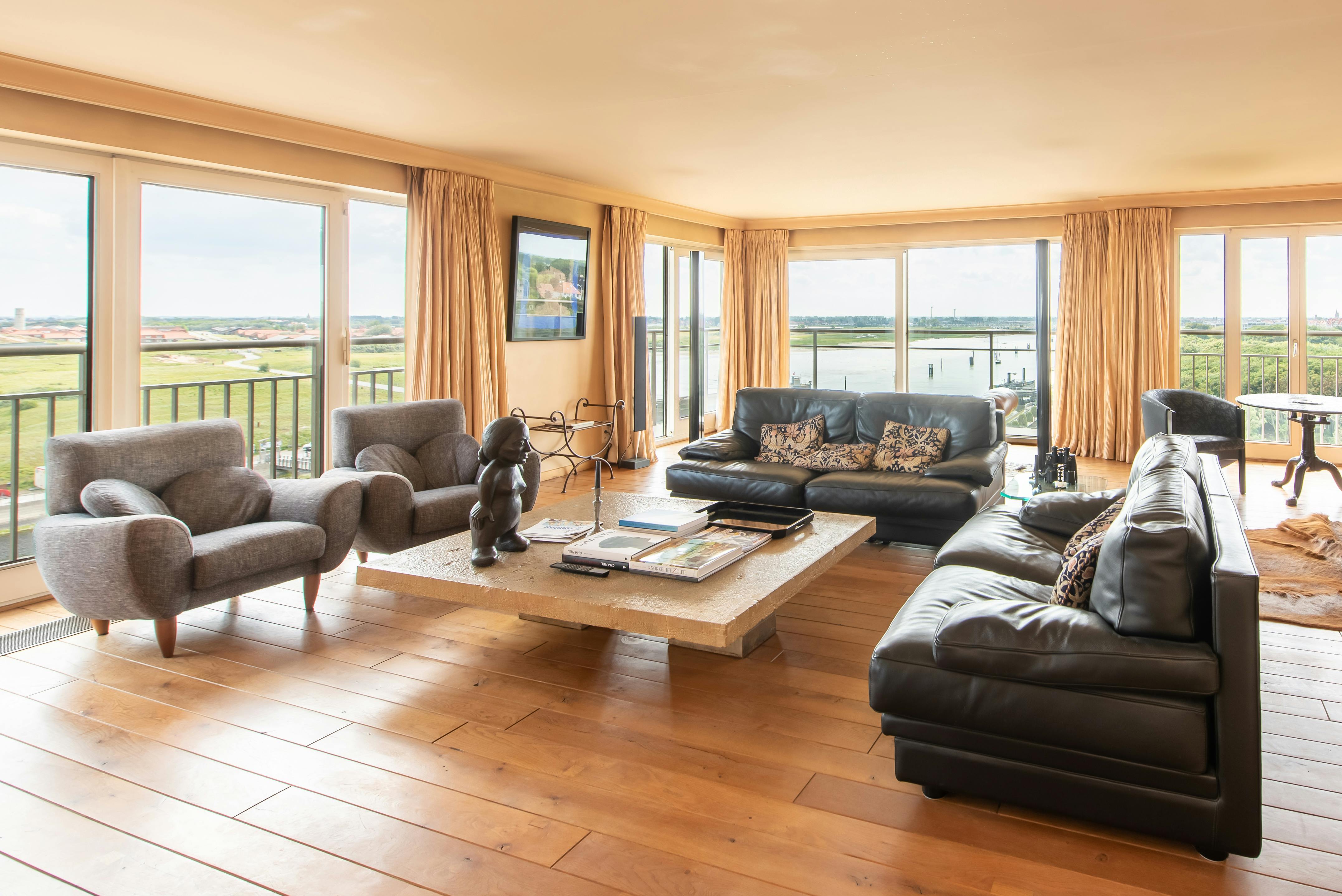 Exclusief appartement met prachtig zicht op de Havengeul en de zee! foto 2