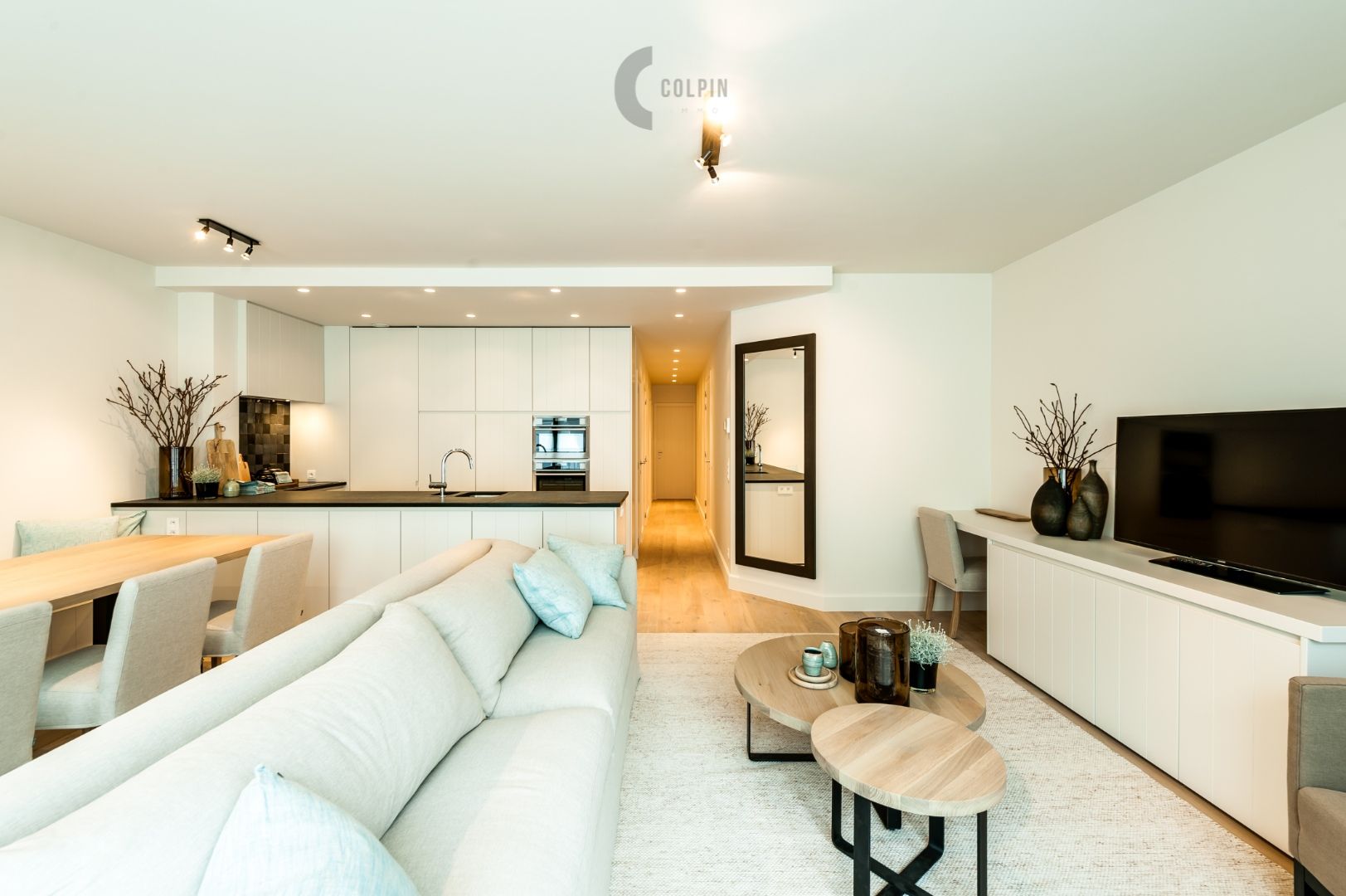 Instapklaar, gemeubeld appartement in een zijstraat van het Heldenplein. foto {{pictureIndex}}