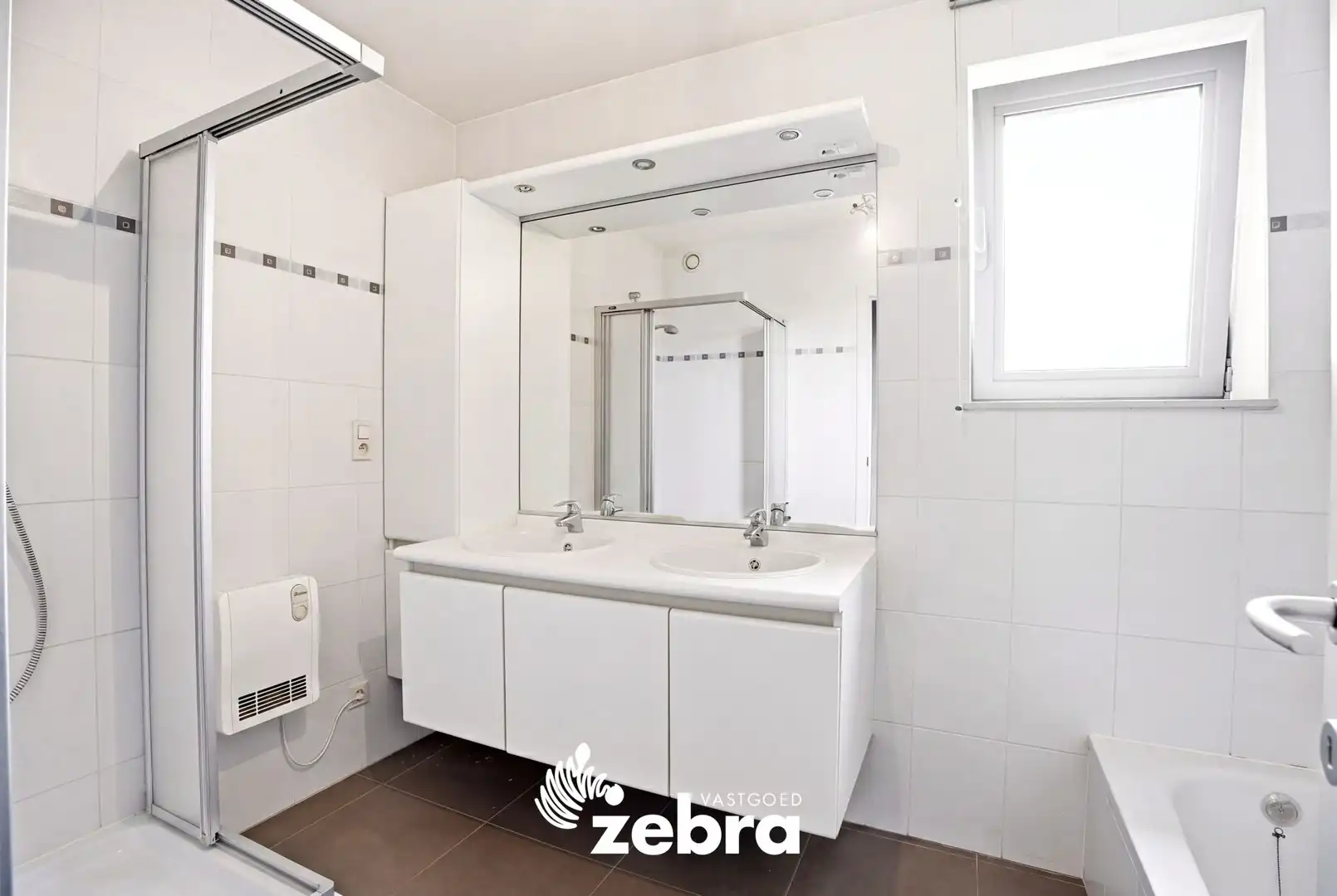 Instapklaar appartement met 2 terrassen nabij centrum Roeselare! foto 11