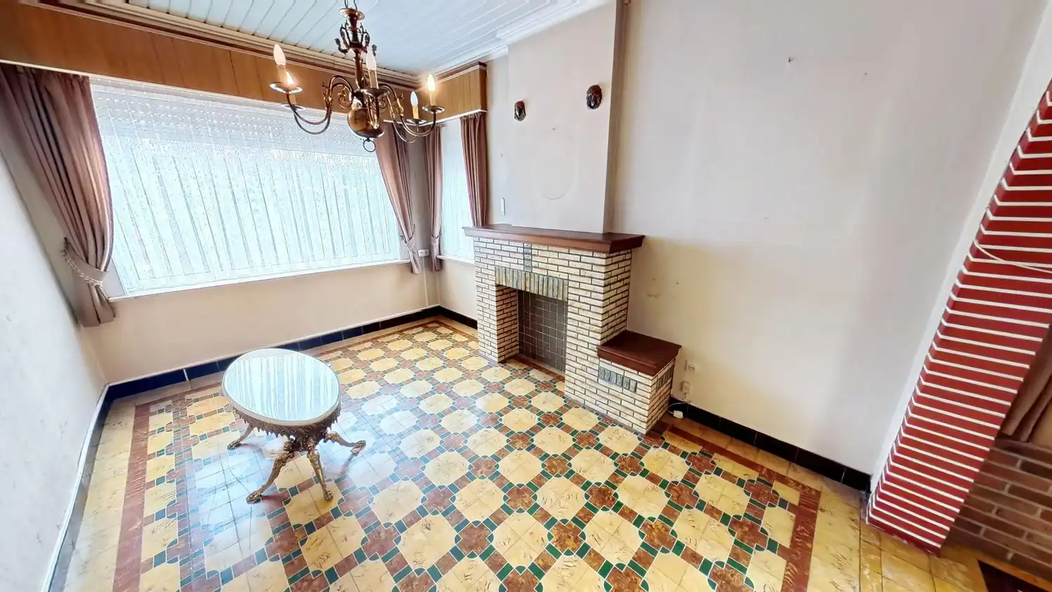 Te renoveren woning met uitbreidingsmogelijkheden! foto 2