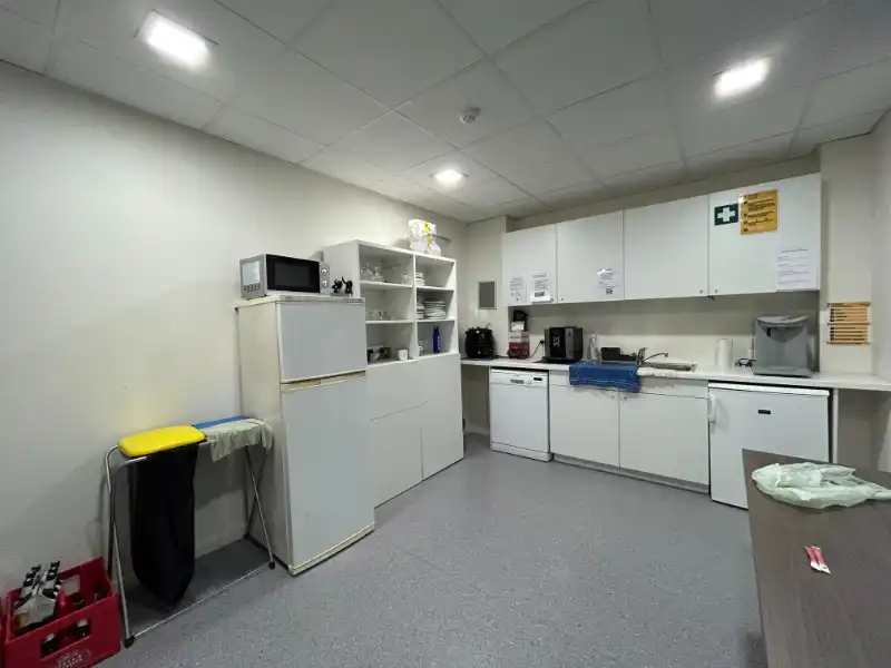 Magazijn (1.104 m²) met kantoorruimte (206 m²) – op toplocatie The Loop foto 11