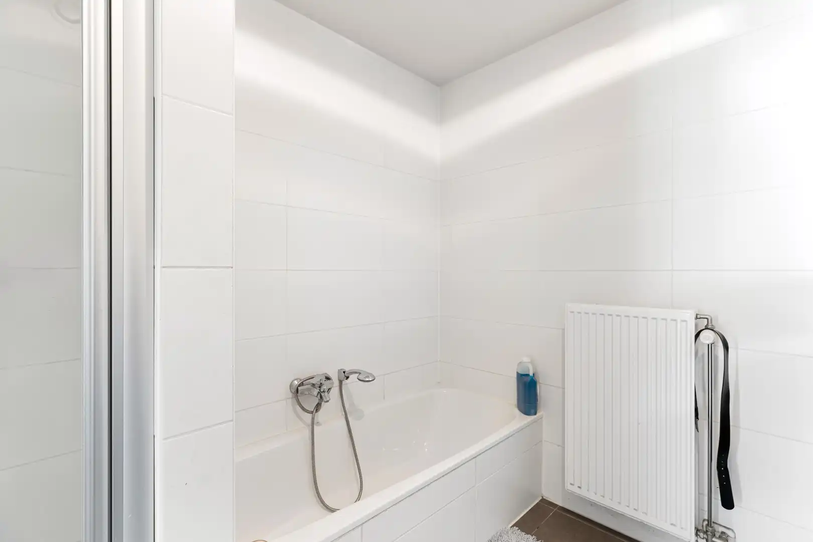 Lichtrijk en gelijkvloers appartement in het hart van Koolskamp foto 16