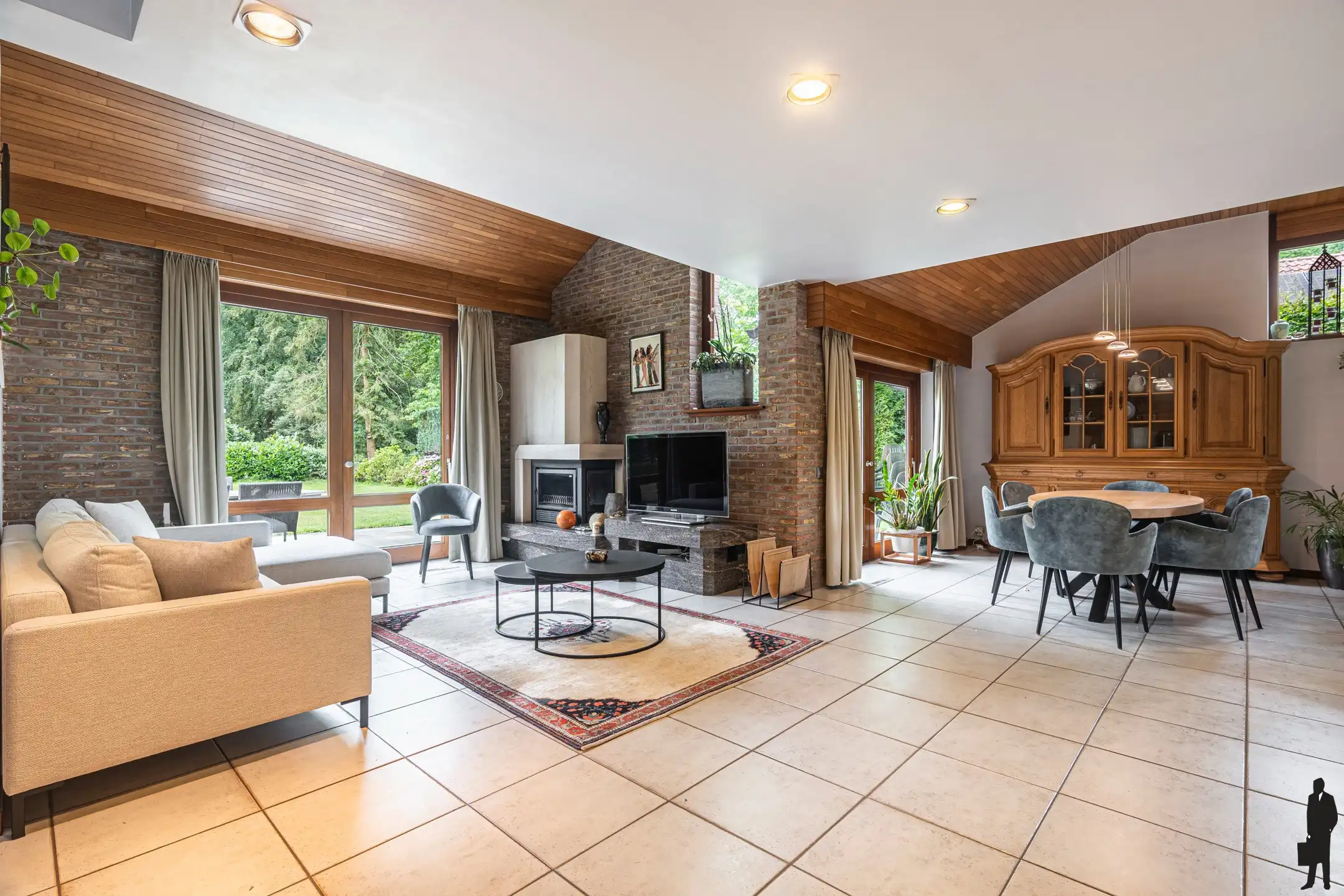 Split-levelwoning op een zonnig perceel van ca. 1.443 m² foto 2