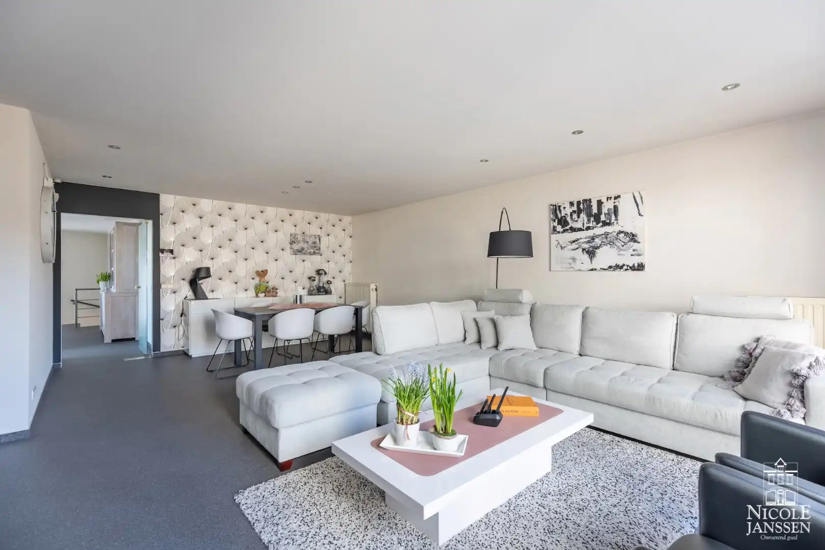 Zeer centraal gelegen en ruim ingedeeld duplex-appartement met mooi terras en garage foto 8