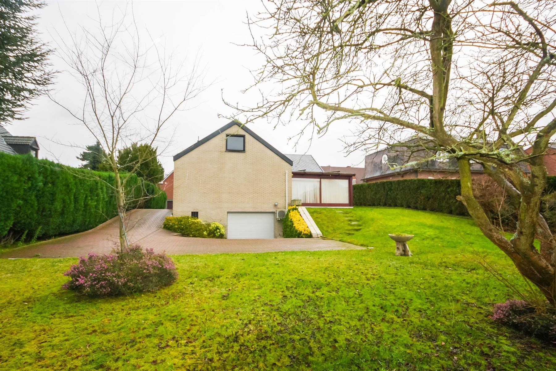 Bungalow te huur foto {{pictureIndex}}