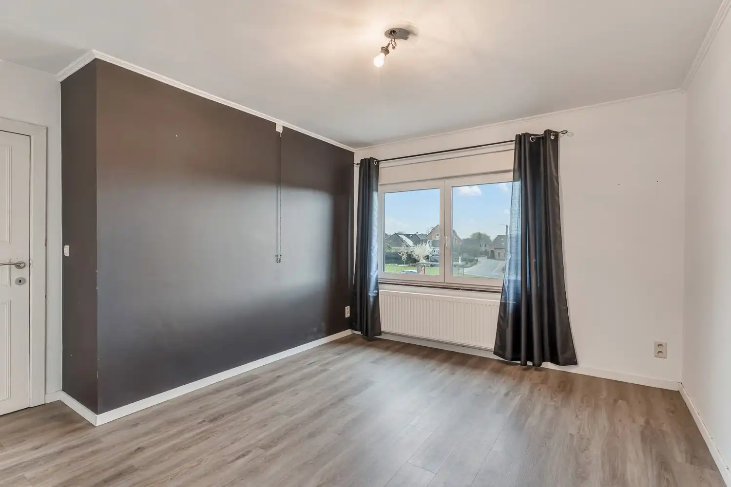 Instapklare, gerenoveerde halfopen bebouwing met 3 slaapkamers op ruim perceel in Sint-Truiden foto 15