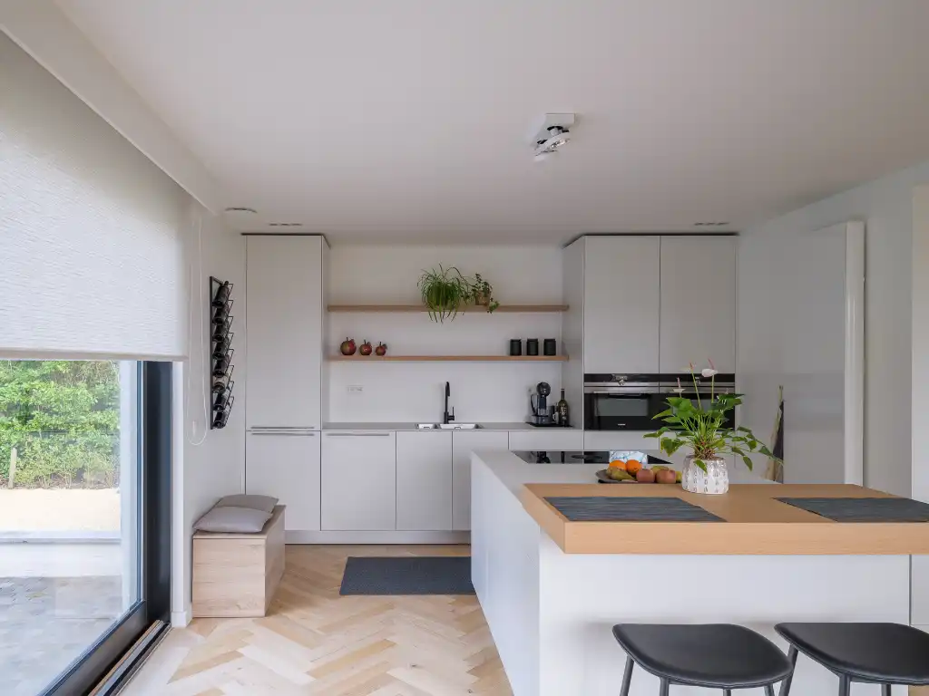 Sint-Martens-Latem – Bijzonder ruime en energiezuinige villa met woon-/werkmogelijkheid vlakbij het dorpscentrum. foto 9