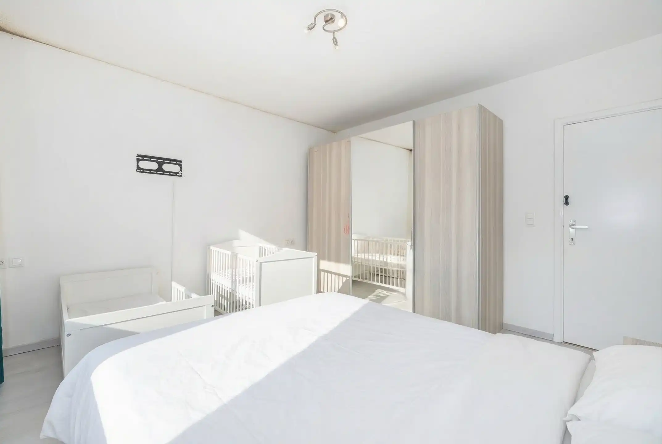 Huis met 5 slaapkamers in Linkebeek – Rustig en vredig foto 9