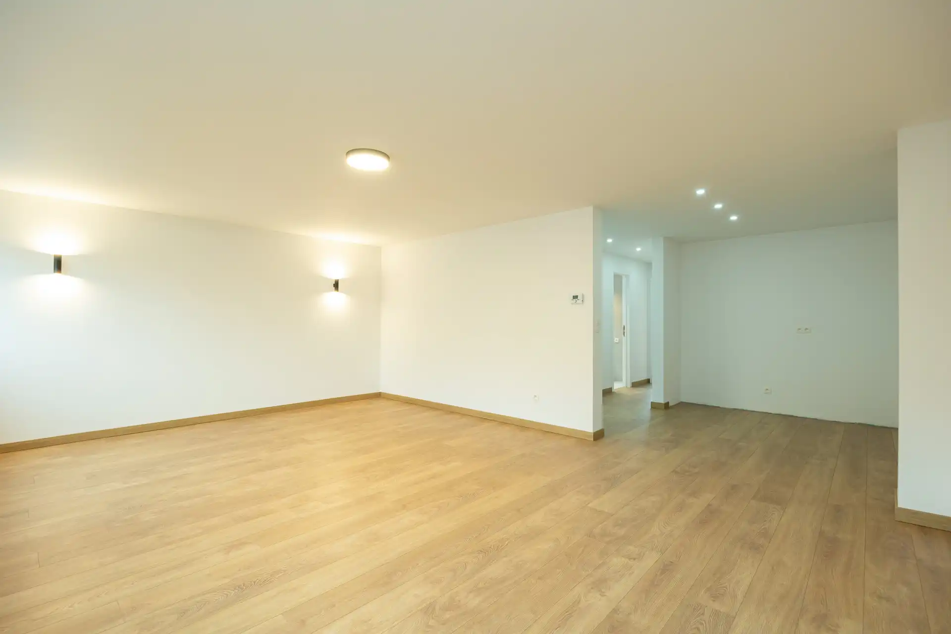 Gerenoveerd 2-slpk app. met groot terras. foto 2