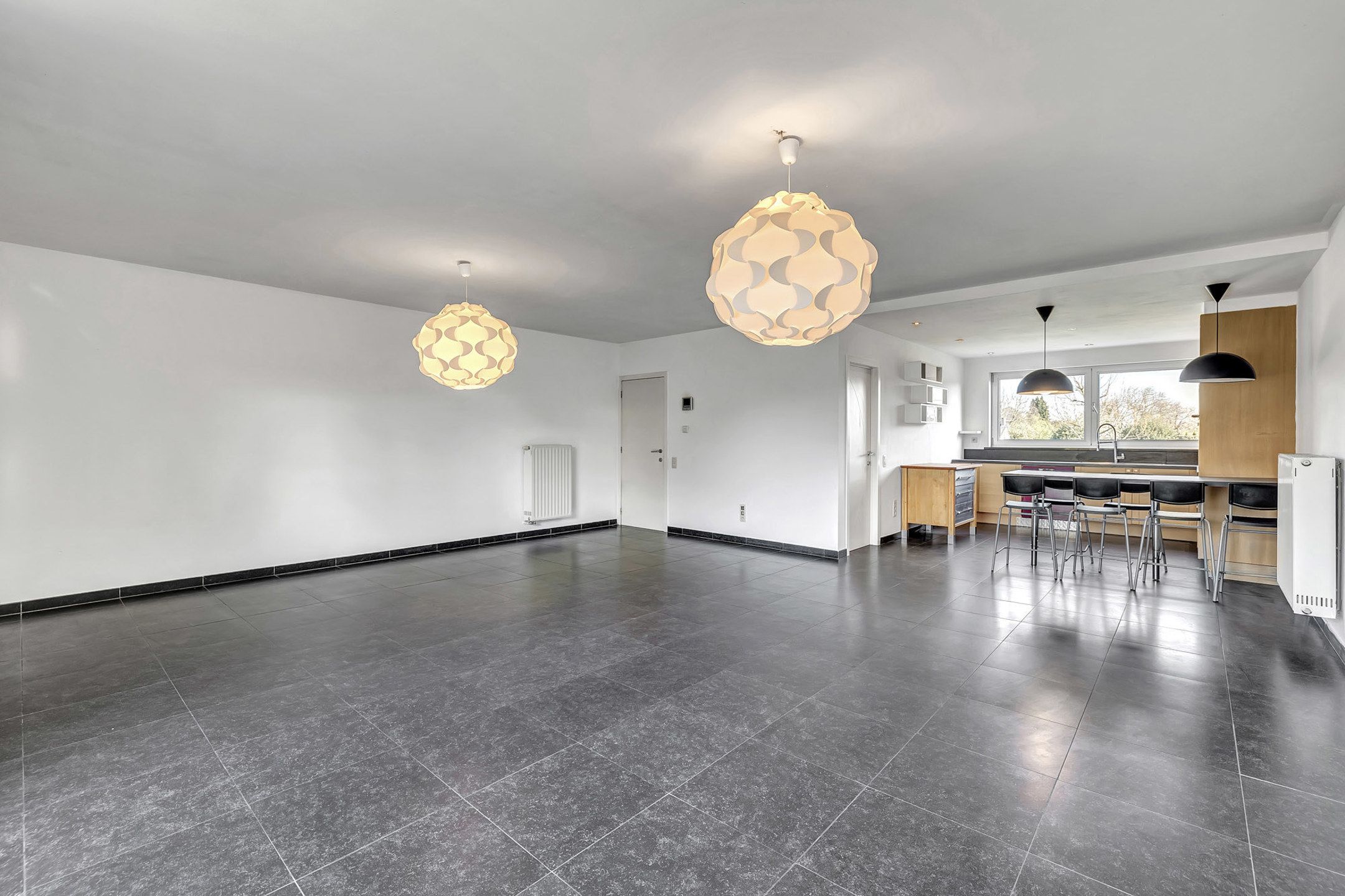Ruime duplex met groot terras en garage foto {{pictureIndex}}