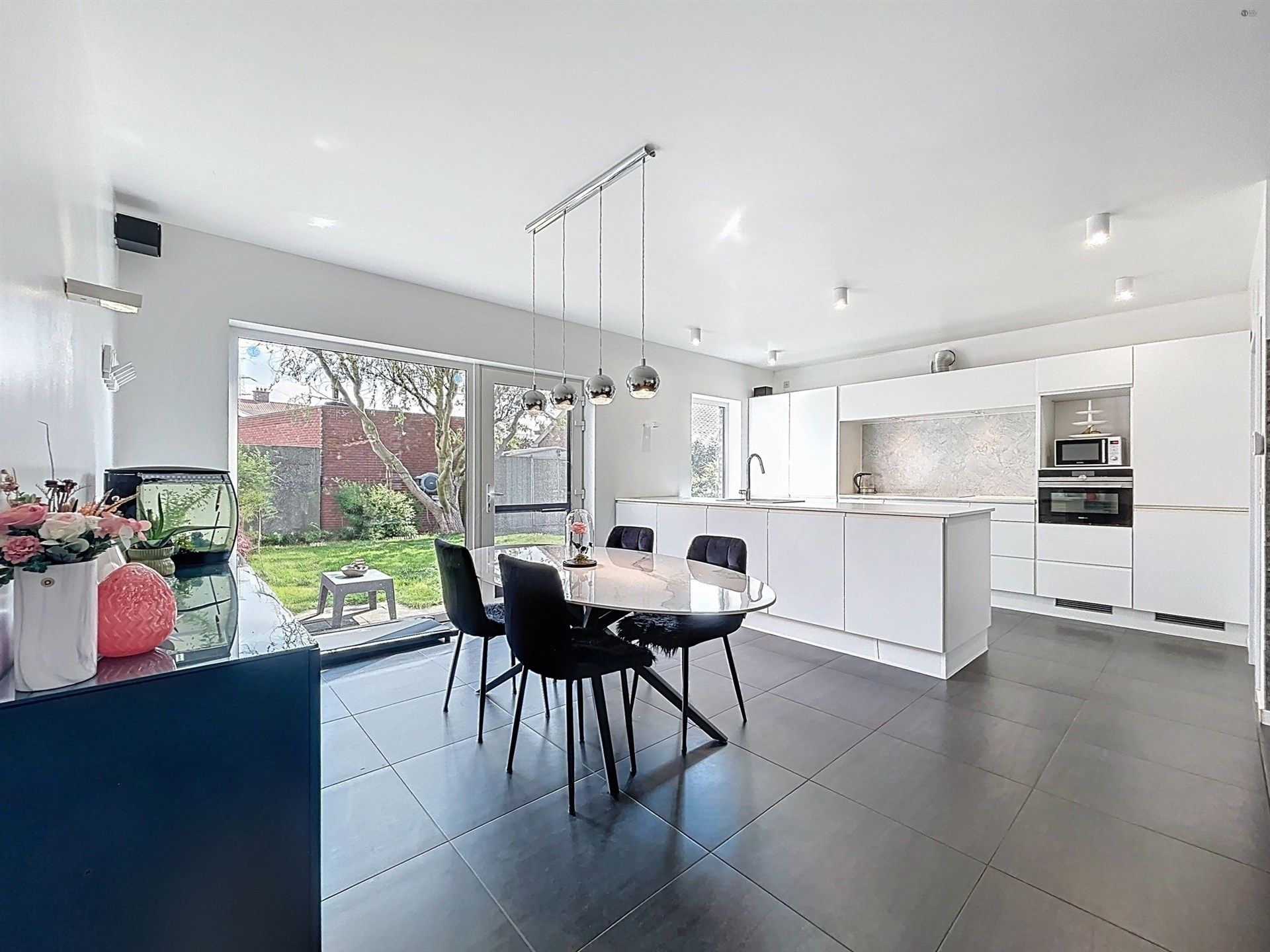 Energiezuinige half-open bebouwing met 4 slp en gezellige tuin foto {{pictureIndex}}