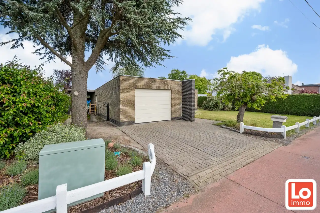 IN OPTIE! Te renoveren gelijkvloers woning met een open zicht op de achterliggende velden. foto 3