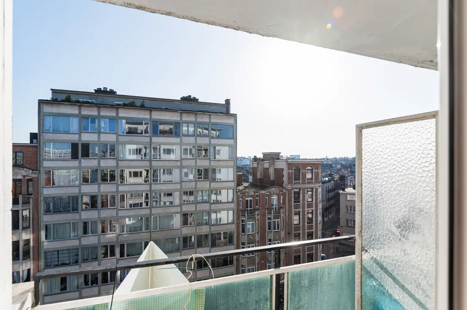 Gerenoveerd appartement met 2 slaapkamers en staanplaatsen te Antwerpen! foto 9