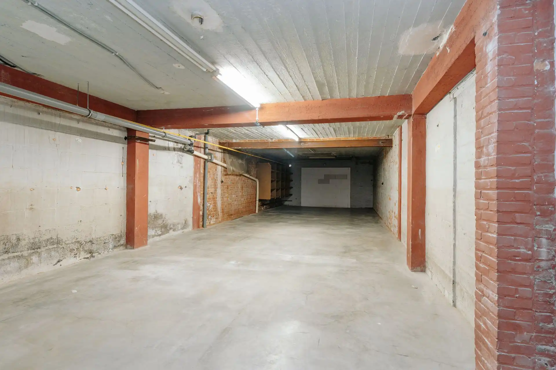 Gerenoveerde woning met magazijn foto 13