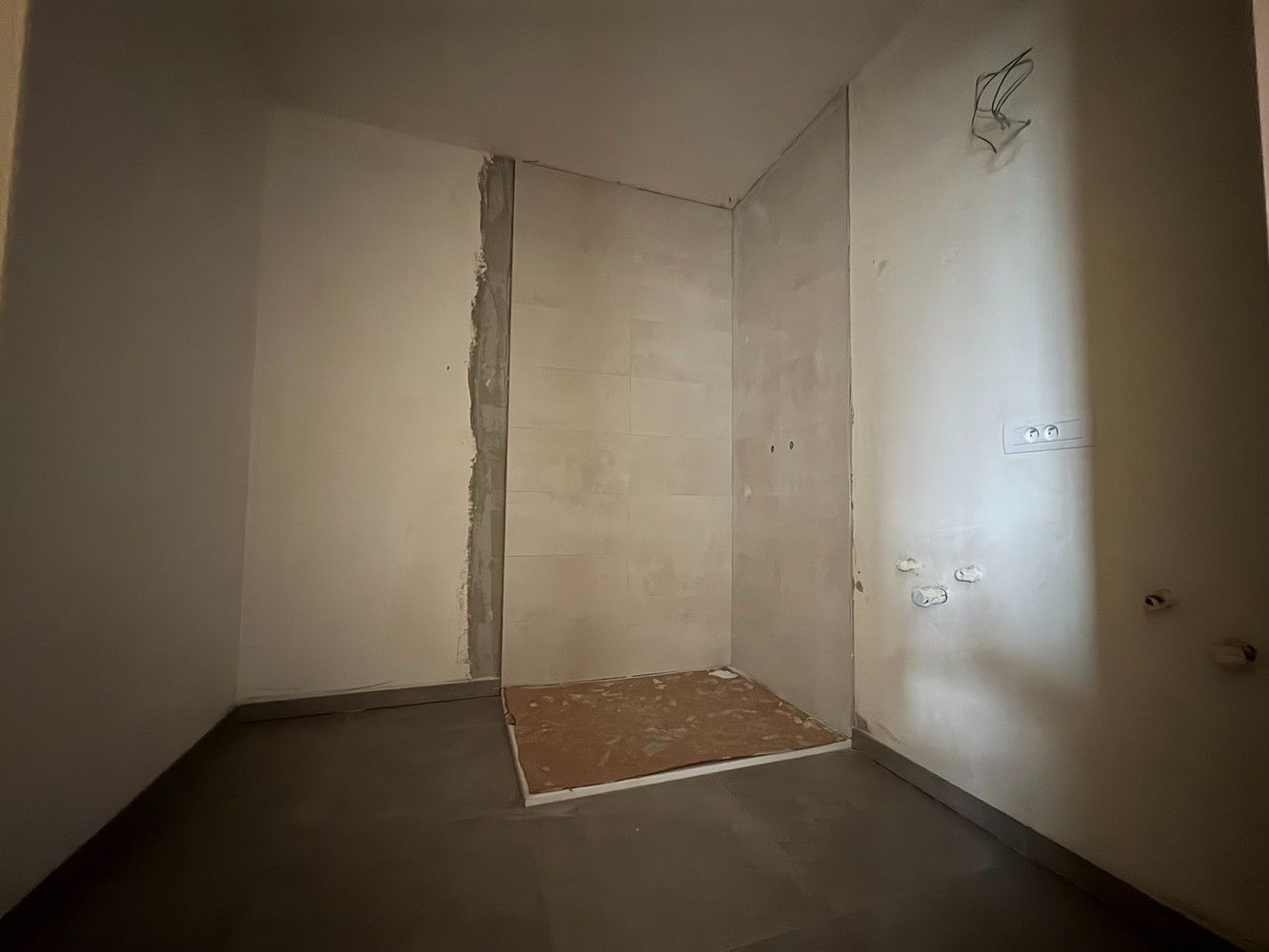 Nieuwbouwwoning met drie slaapkamers + carport foto 9